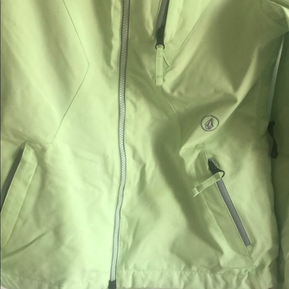 Volcom women’s ski/boarding jacket - Picture 2 of 5
